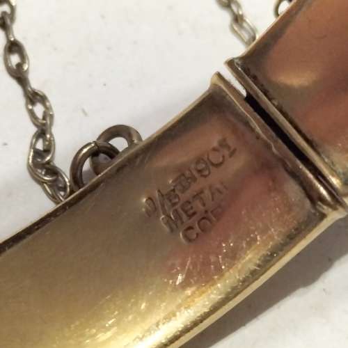 VINTAGE 1/5th 9CT GOLD METAL CORE BANGLE.