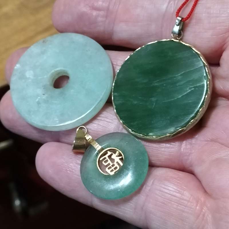 THRE JADE PENDANTS.