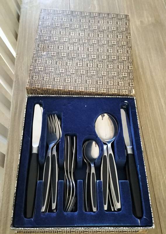 VINTAGE "AMC" CLASSIC CUTLERY SET.