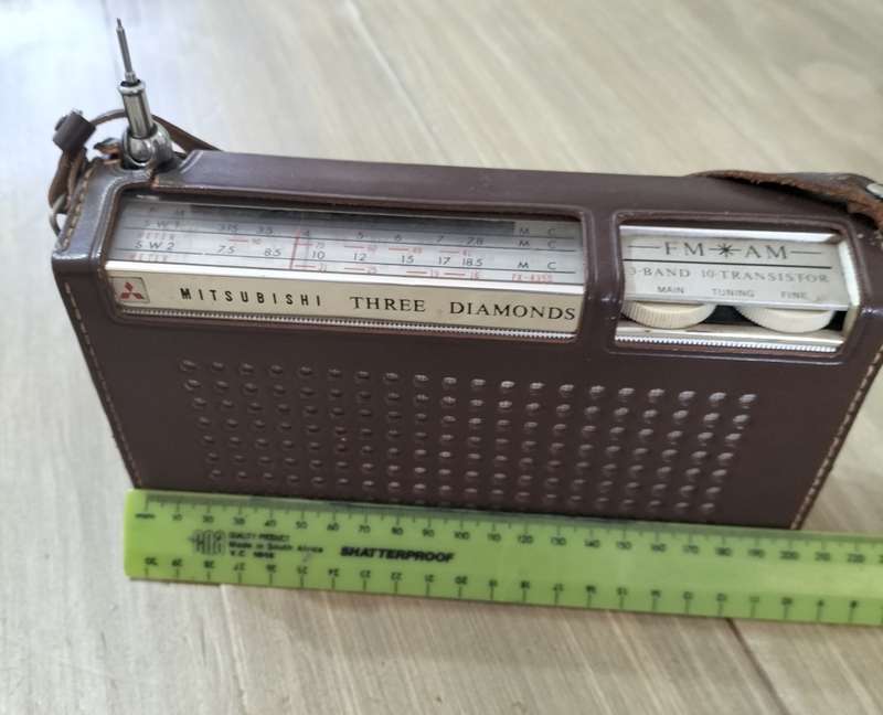 VINTAGE "1960"s TRANSISTOR RADIO.