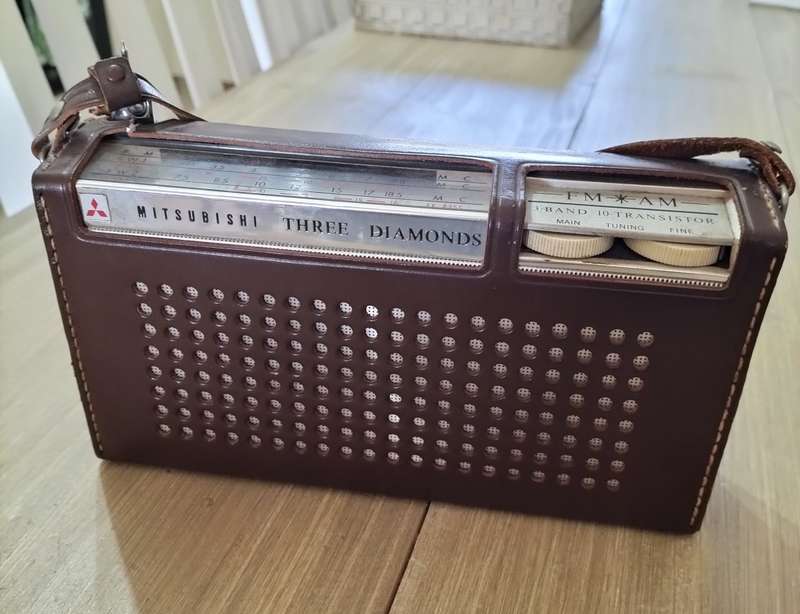 VINTAGE "1960"s TRANSISTOR RADIO.