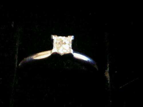 A Certified 14kt Wht Gold 0.30ct Natural Princess Cut Diamond Engagement Ring