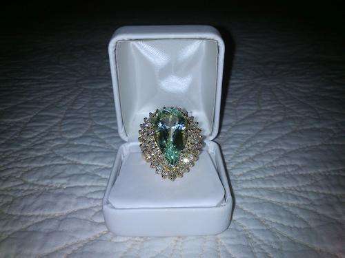 A.I.G CERTIFIED  CLEAN AQUAMARINE SURROUNDED BY 48 PRONG SET DIAMONDS COLOR H  CLARITY I-1
