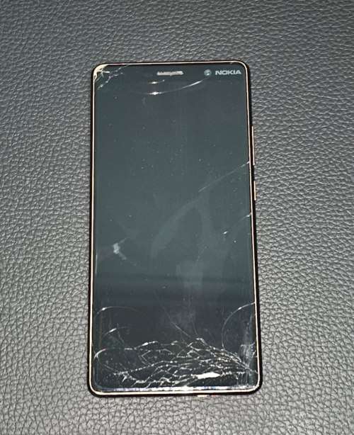 Nokia 7 Plus - Cracked Screen