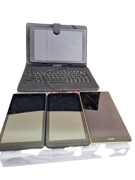 **BARGAIN** 4 Tablets - Cracked Screens