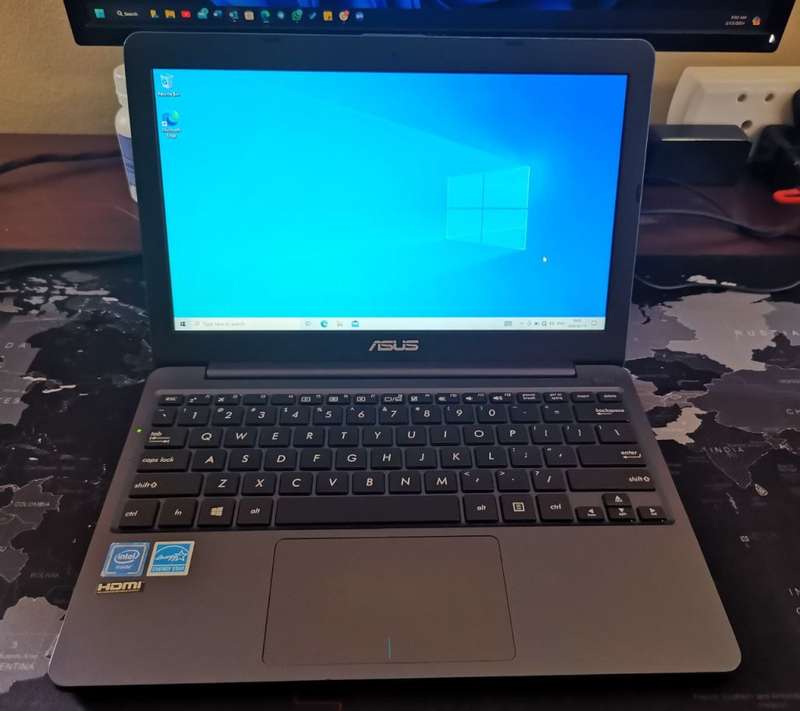 **Mid-Month Special** ASUS VIVO BOOK E203N | Intel Celeron N3350, 4GB, 64GB SSD, 11.6` HD