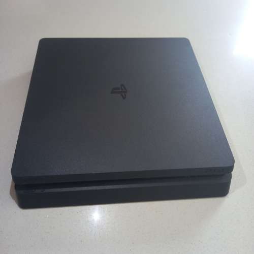 PS4 Slim inc 3 controllers & 2 games