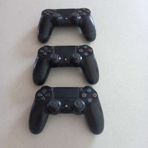 PS4 Slim inc 3 controllers & 2 games