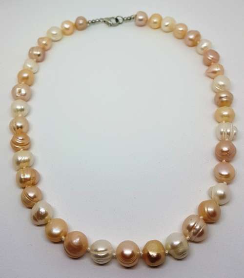 Medium Pearl Necklace
