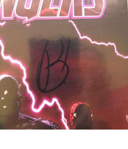 New Avengers 1 comic signed Brian Michael Bendis David Finch cover
