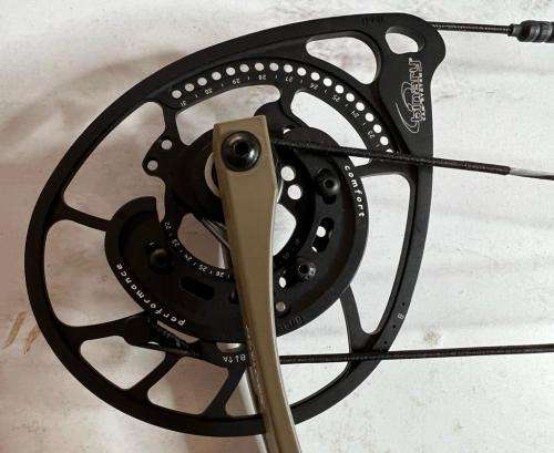 Bowtech Convergence Hunting RH 70# Compound Bow with accessories
