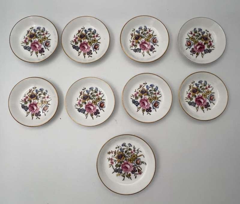 x8 Royal Worcestershire floral plates, 9,8cm butter dish, trinket tray or pin dish. Fine bone China