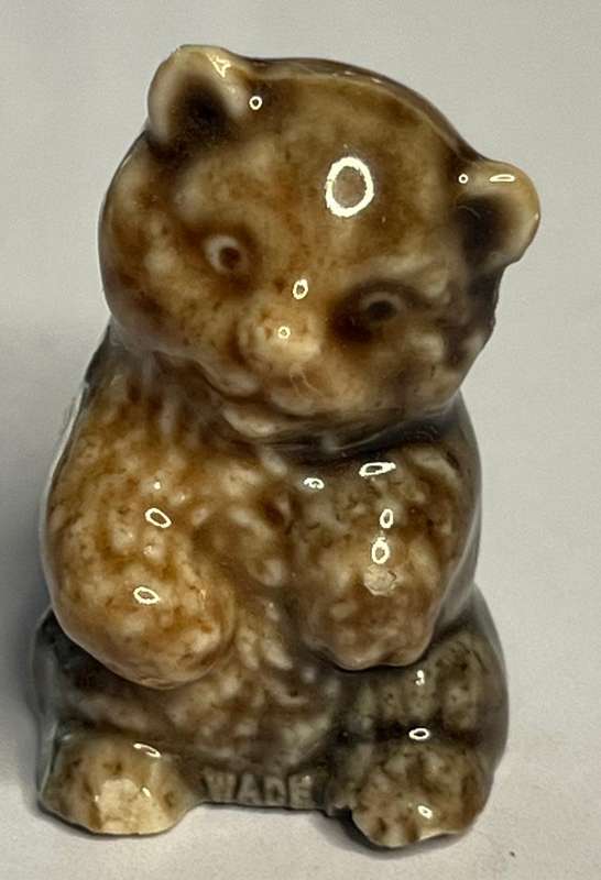 VINTAGE WADE ENGLAND PORCELAIN WHIMSIES FIGURINE BEAR CUB RED ROSE TEA PREMIUM