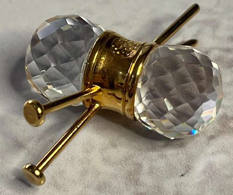 SWAROVSKI CRYSTAL MEMORIES  KNITTING NEEDLES AND WOOL GOLD