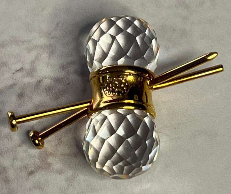 SWAROVSKI CRYSTAL MEMORIES  KNITTING NEEDLES AND WOOL GOLD