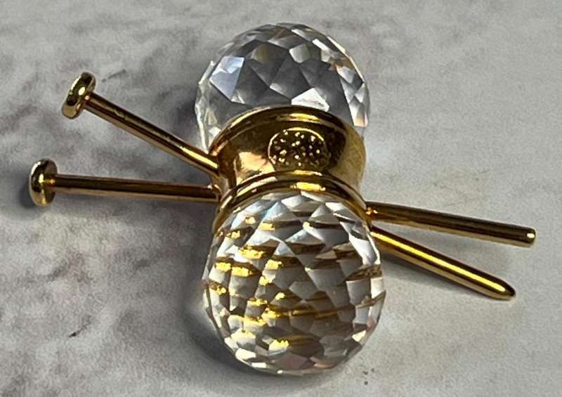 SWAROVSKI CRYSTAL MEMORIES  KNITTING NEEDLES AND WOOL GOLD