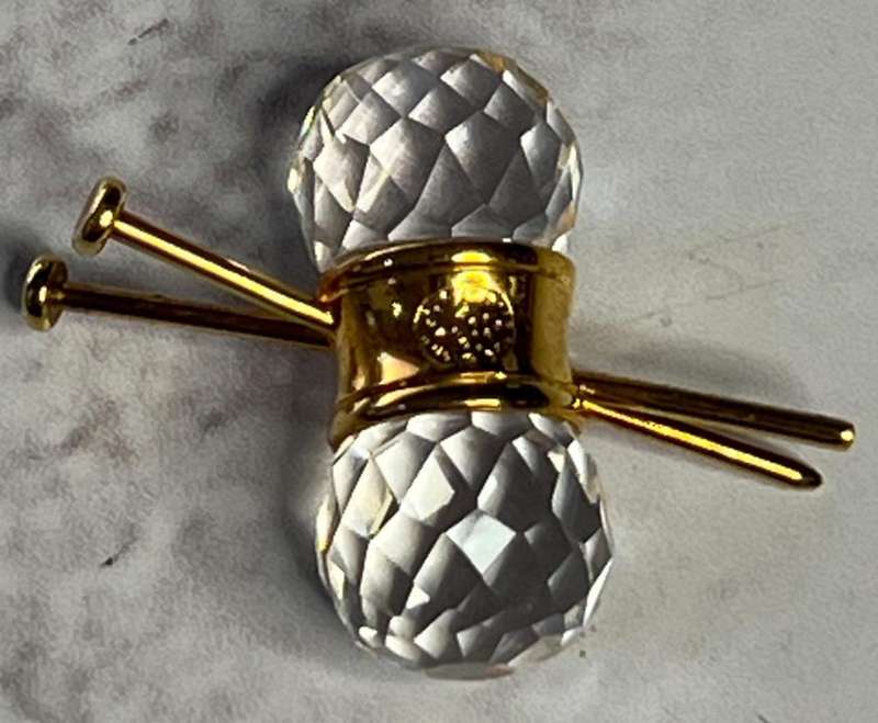 SWAROVSKI CRYSTAL MEMORIES  KNITTING NEEDLES AND WOOL GOLD