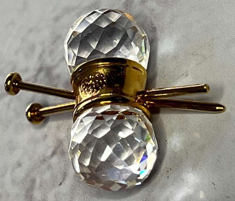 SWAROVSKI CRYSTAL MEMORIES  KNITTING NEEDLES AND WOOL GOLD