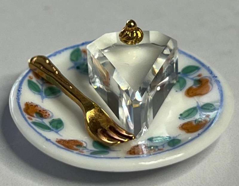 SWAROVSKI CRYSTAL MEMORIES  PIECE OF CAKE GOLD