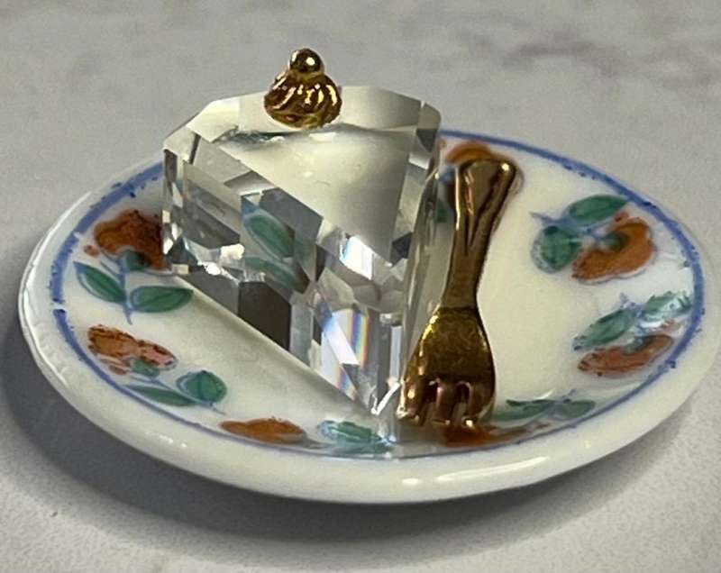 SWAROVSKI CRYSTAL MEMORIES  PIECE OF CAKE GOLD