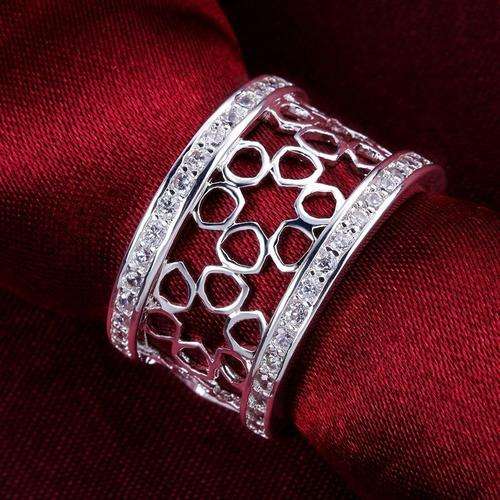 **Modern White Gold Diamond Ring**