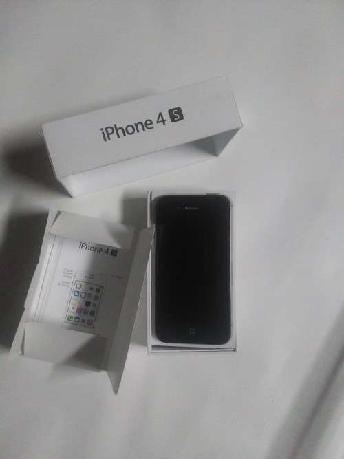 Apple iphone 4s in box tiny crack on screen