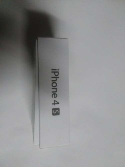 Apple iphone 4s in box tiny crack on screen