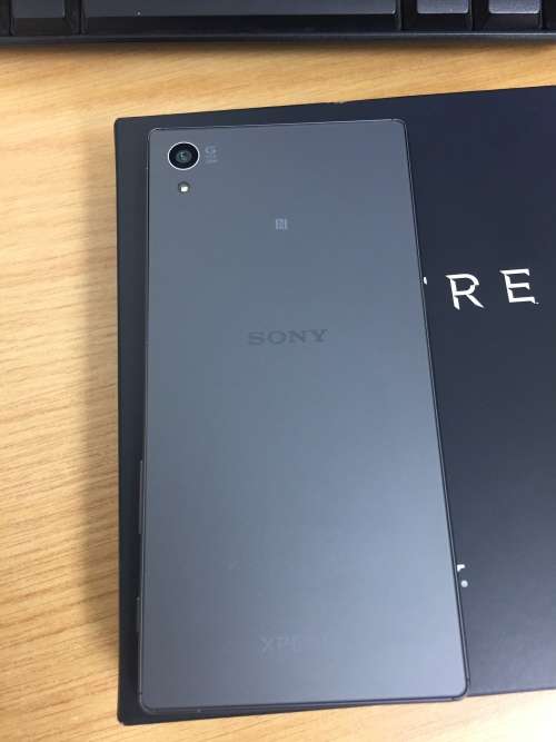 SONY XPERIA Z5 in great condition (box and accessories )