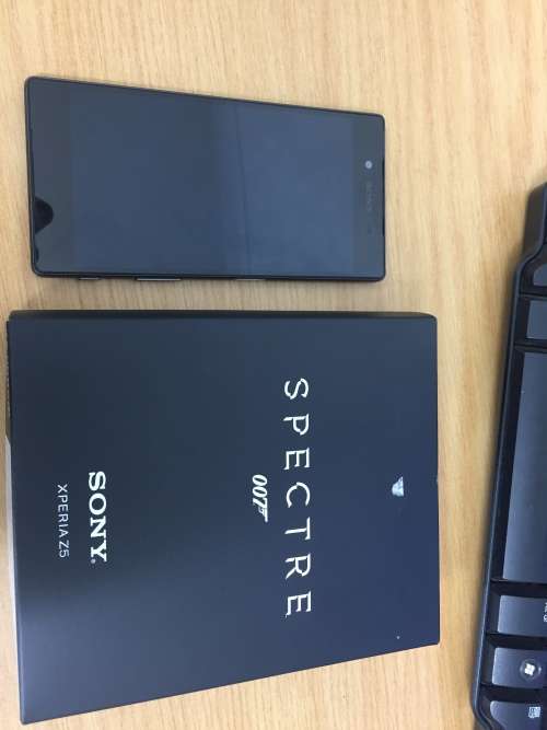SONY XPERIA Z5 in great condition (box and accessories )