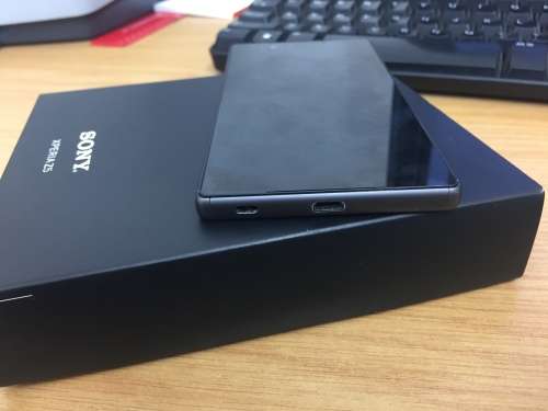 SONY XPERIA Z5 in great condition (box and accessories )