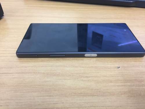 SONY XPERIA Z5 in great condition (box and accessories )