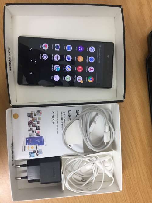 SONY XPERIA Z5 in great condition (box and accessories )