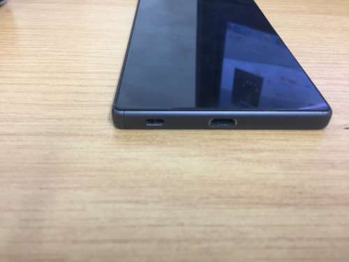 SONY XPERIA Z5 in great condition (box and accessories )