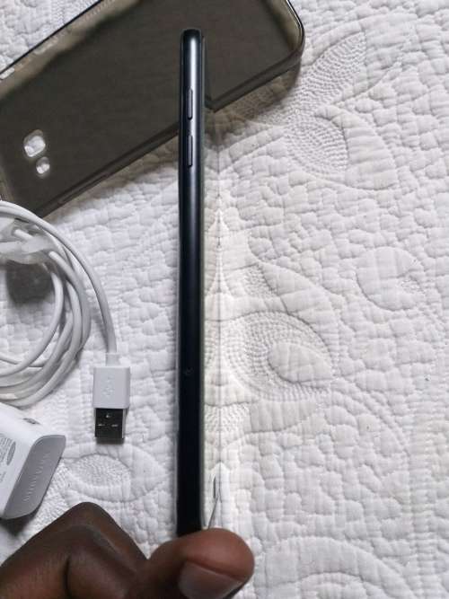Samsung Galaxy A7 (2017) excellent condition