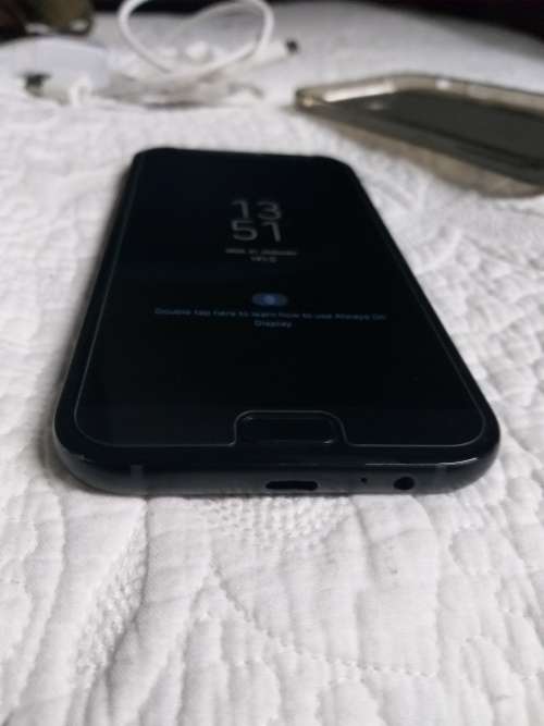 Samsung Galaxy A7 (2017) excellent condition