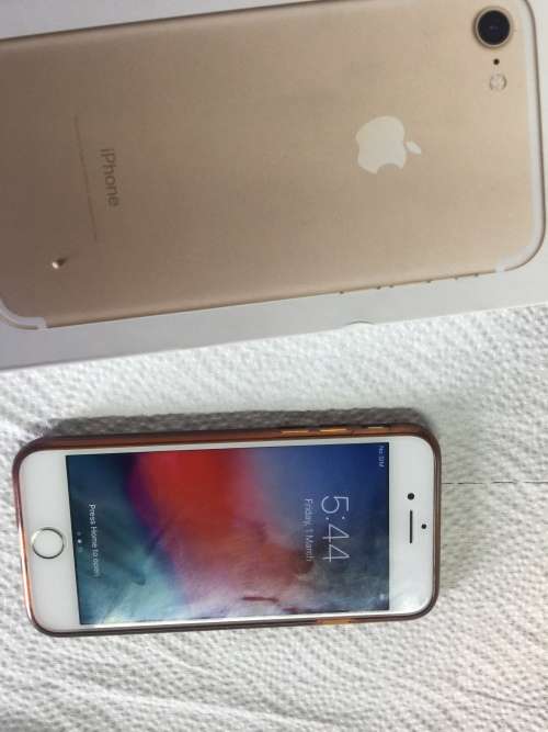 APPLE IPHONE 7 , GOLD 32 GB , + BOX please read