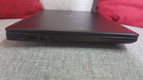 Dell Inspiron 5580 156` HD Intel Core i7 7tth Gen 8GB , 512GB SSD, EXCELLENT CONDITION