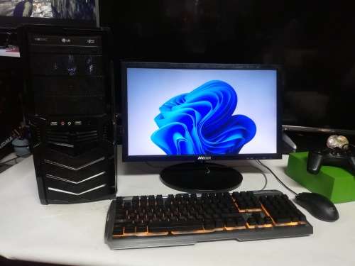 GAMING COMPUTER ,CORE I5 6TH GEN, 2GB GRAPHICS 240SSD , 1TB HDD KEYBOARD AND MOUSE, 20` MONITOR