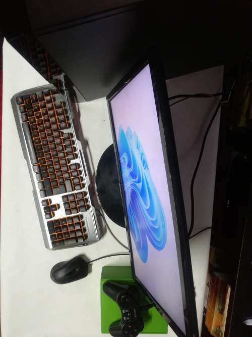 GAMING COMPUTER ,CORE I5 6TH GEN, 2GB GRAPHICS 240SSD , 1TB HDD KEYBOARD AND MOUSE, 20` MONITOR