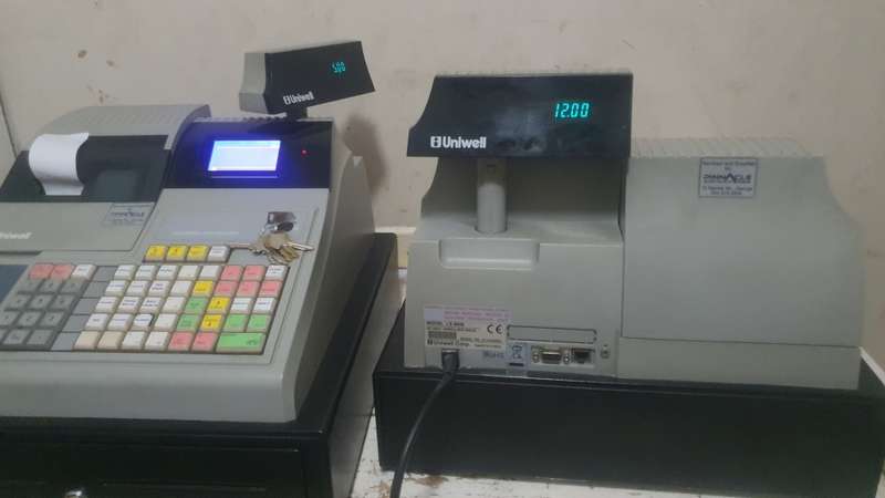 UNIWELL ELECTRONIC CASH REGISTER/ WITH PRINTER & BUILT IN DRAWER