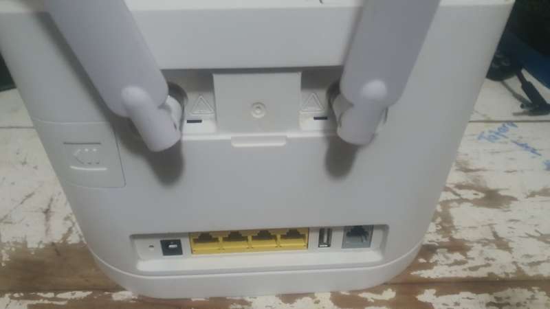 HUAWEI B315 4G LTE Wifi Modem Wireless Router ( OPEN TO ALL NETWORKS HUAWEI B315 4G LT)