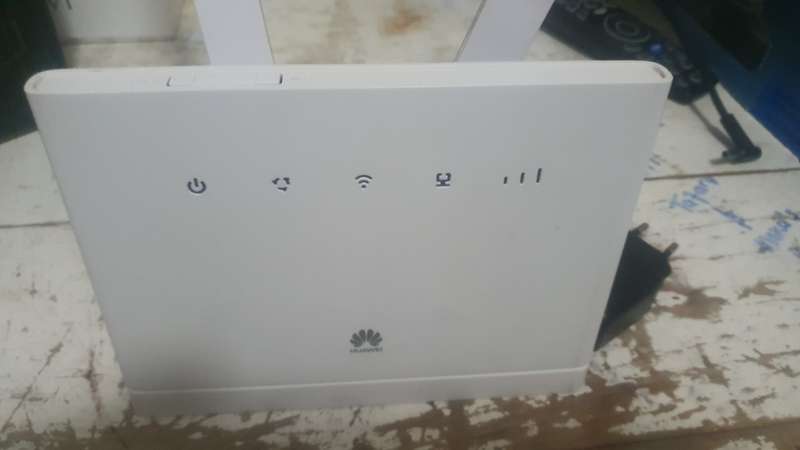 HUAWEI B315 4G LTE Wifi Modem Wireless Router ( OPEN TO ALL NETWORKS HUAWEI B315 4G LT)