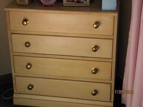 Chest of drawers