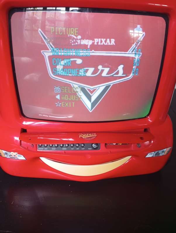 Disney Pixar cars lightning Mcqueen 13-inch CRT TV and DVD - Including Remote