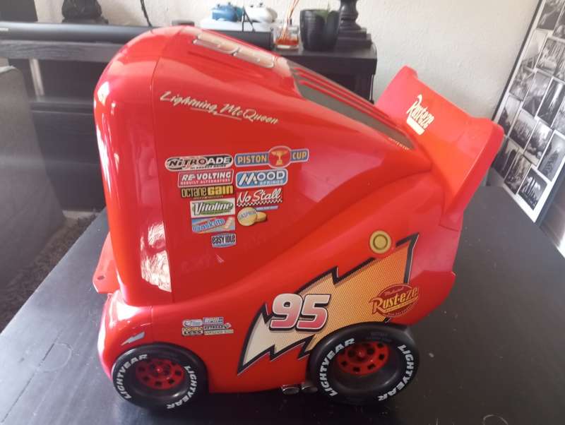 Disney Pixar cars lightning Mcqueen 13-inch CRT TV and DVD - Including Remote