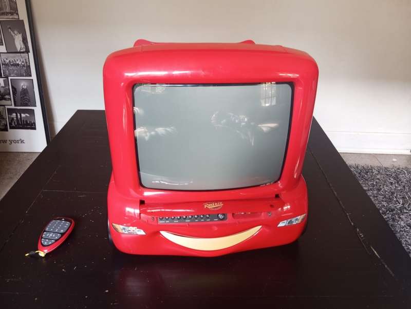 Disney Pixar cars lightning Mcqueen 13-inch CRT TV and DVD - Including Remote