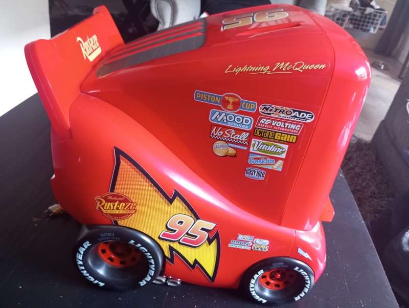 Disney Pixar cars lightning Mcqueen 13-inch CRT TV and DVD - Including Remote