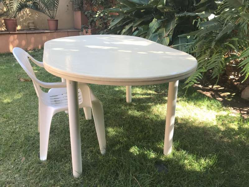 Plastic Patio Table & 7 Chairs