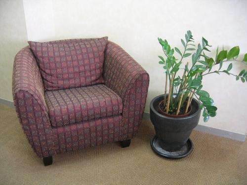 UPHOLSTERED CHAIR