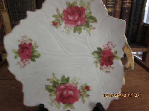Pretty Leaf Shaped dish